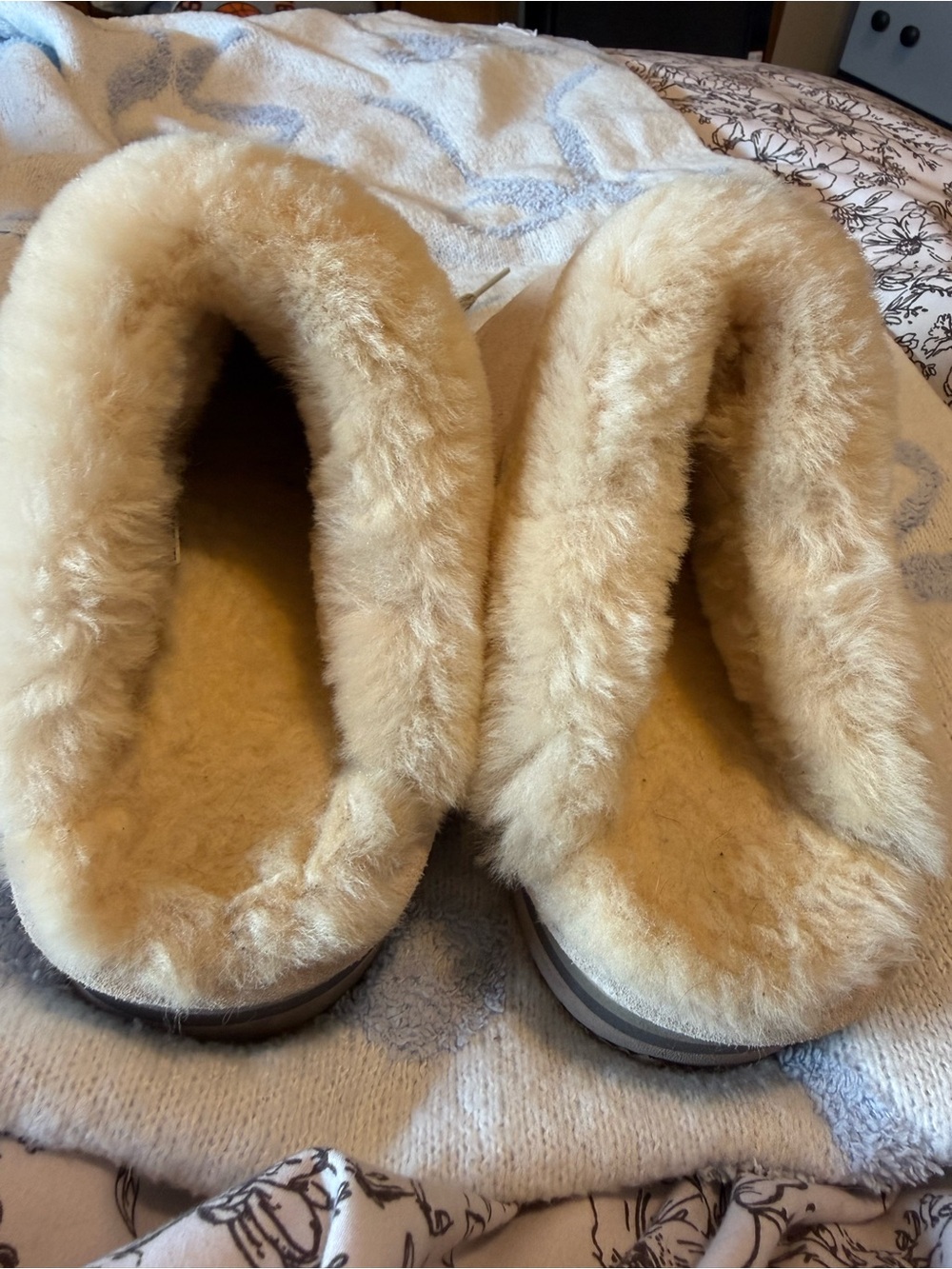 Bearpaw women’s light pink purple Shearling Slip-On Shoes - Picture 3 of 4
